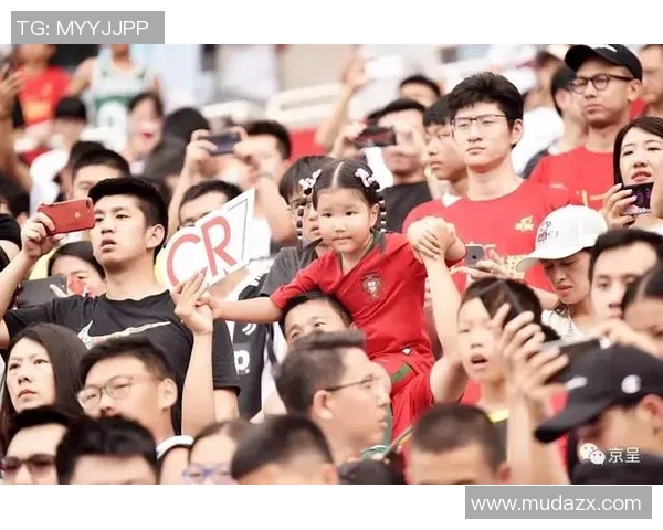 足球明星合影聊天软件让你与偶像零距离互动分享精彩瞬间